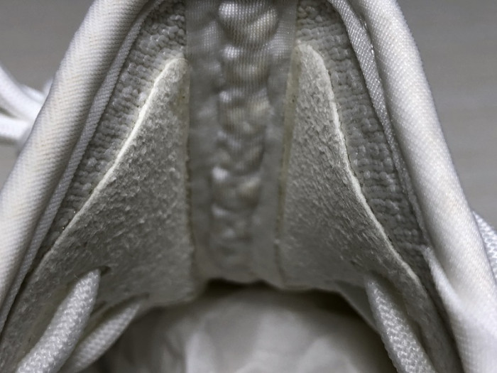 a*d*i*s Y**zy boost 350 v2 eg7962