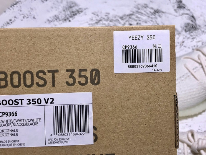 a*d*i*s Y**zy boost 350 v2 cream/triple white cp9366