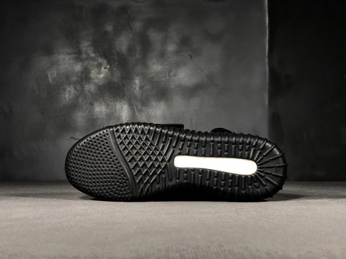 a*d*i*s Y**zy boost 750 triple black bb1839