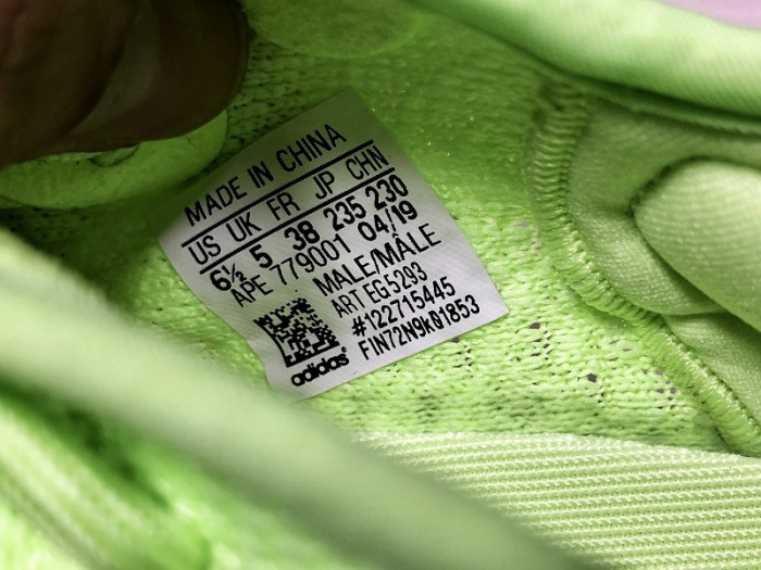 a*d*i*s Y**zy boost 350 v2 “glow in the dark”eg5293