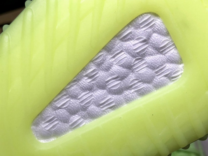 a*d*i*s Y**zy boost 350 v2 “glow in the dark”eg5293