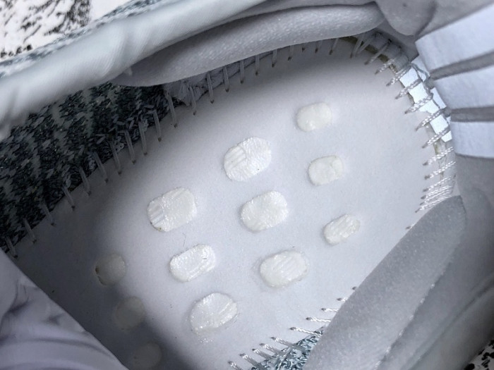 a*d*i*s Y**zy boost 350 v2 cloud white (reflective) fw5317