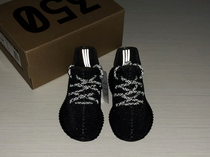a*d*i*s Y**zy boost 350 v2 in black fu9006 kids
