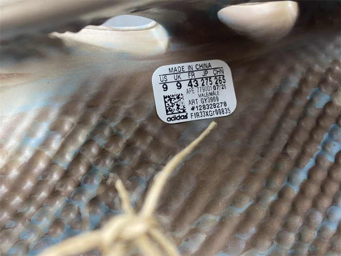 a*d*i*s Y**zy foam runner gy3969