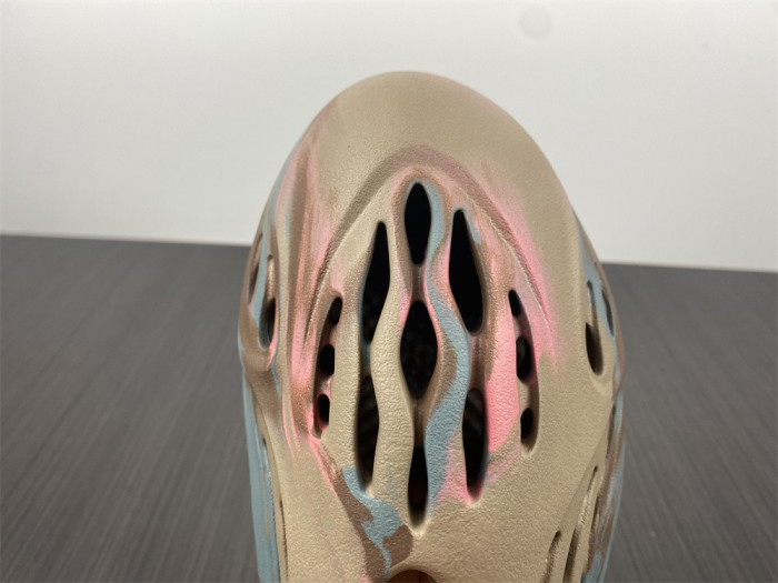 a*d*i*s Y**zy foam runner gy3969