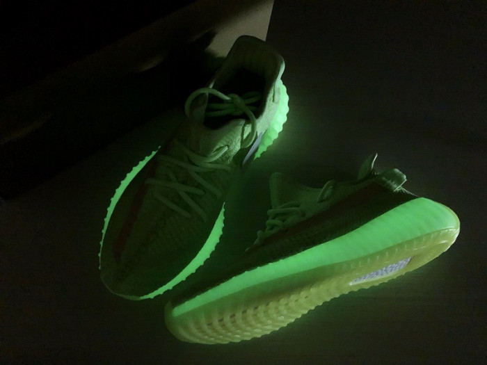 a*d*i*s Y**zy boost 350 v2 “glow in the dark”eg5293