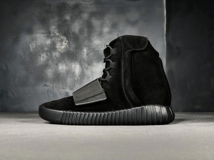 a*d*i*s Y**zy boost 750 triple black bb1839