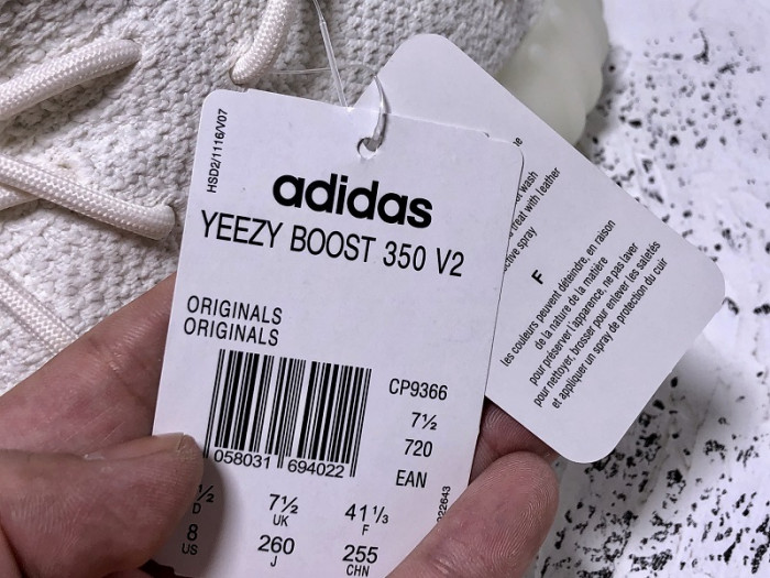a*d*i*s Y**zy boost 350 v2 cream/triple white cp9366