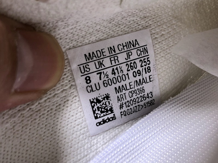 a*d*i*s Y**zy boost 350 v2 cream/triple white cp9366