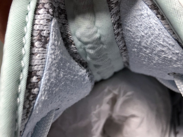 a*d*i*s Y**zy boost 350 v2 blue tint b37571