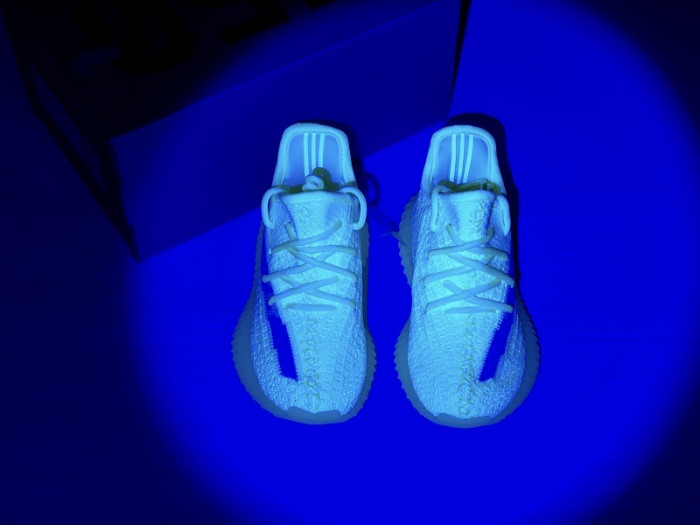 a*d*i*s Y**zy boost 350 v2 glow eg5293 kids