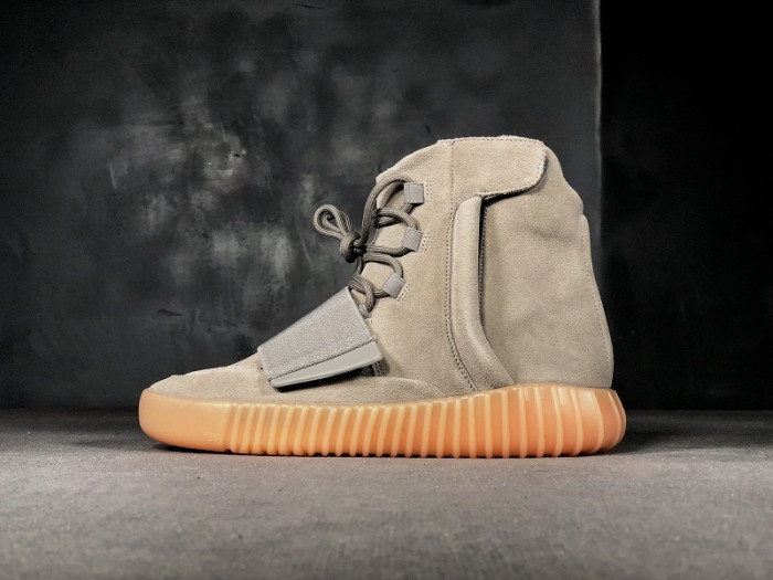 a*d*i*s Y**zy boost 750 mens light grey gum bb1840