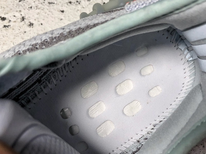 a*d*i*s Y**zy boost 350 v2 blue tint b37571