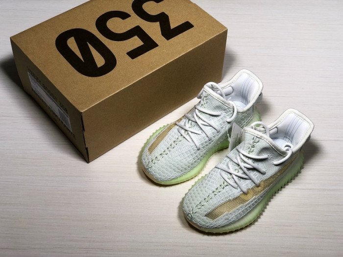 a*d*i*s Y**zy boost 350 v2 hyperspace eg7491 kids