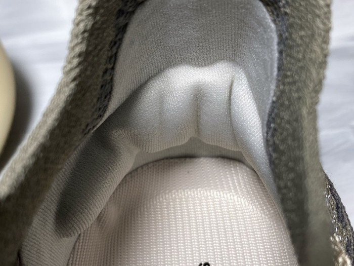 a*d*i*s Y**zy boost 380 mist earthly reflective fx9846