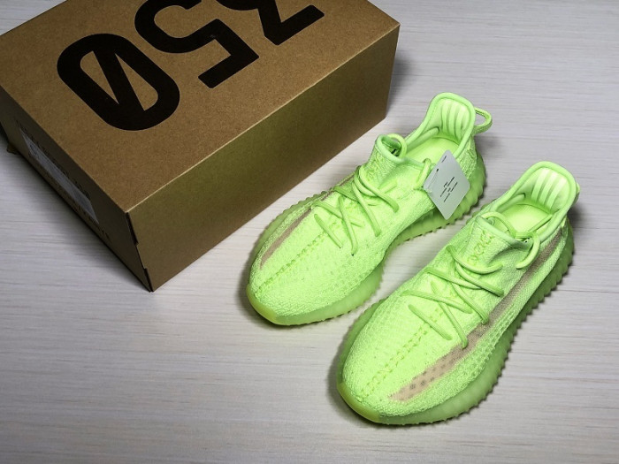a*d*i*s Y**zy boost 350 v2 “glow in the dark”eg5293