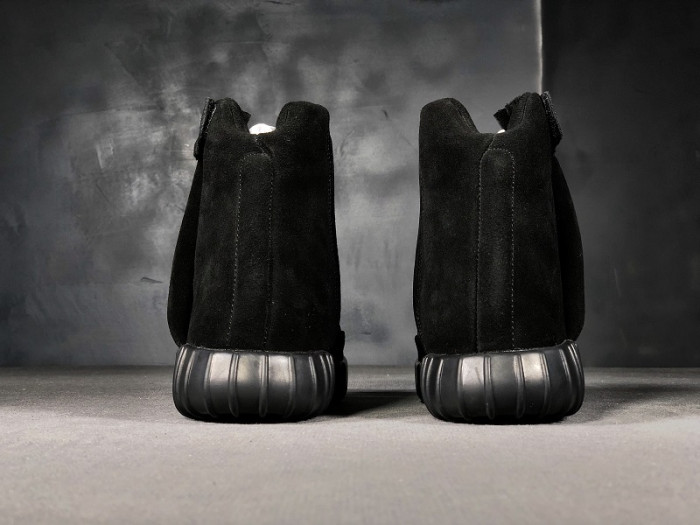 a*d*i*s Y**zy boost 750 triple black bb1839
