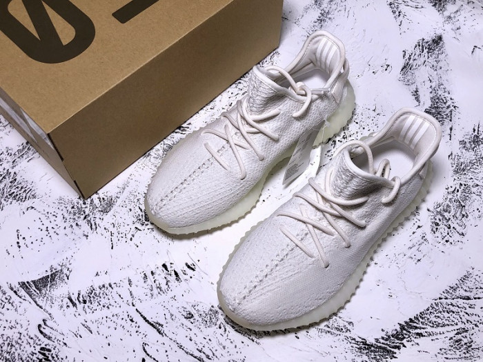 a*d*i*s Y**zy boost 350 v2 cream/triple white cp9366
