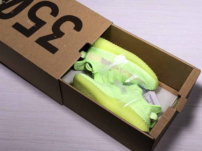 a*d*i*s Y**zy boost 350 v2 glow eg5293 kids