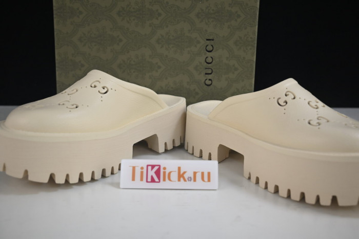 G*u*i slippers