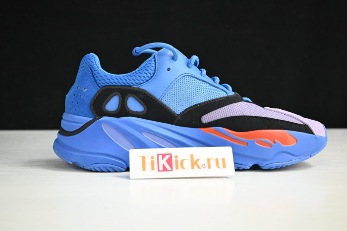 a*d*i*s Y**zy boost 700 hi-res blue hp6674