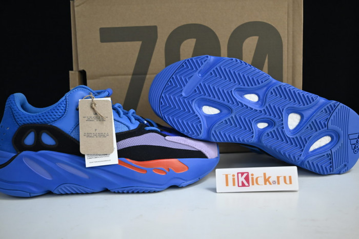 a*d*i*s Y**zy boost 700 hi-res blue hp6674