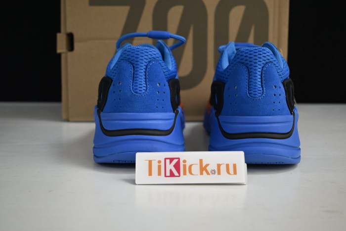 a*d*i*s Y**zy boost 700 hi-res blue hp6674