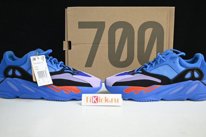 a*d*i*s Y**zy boost 700 hi-res blue hp6674