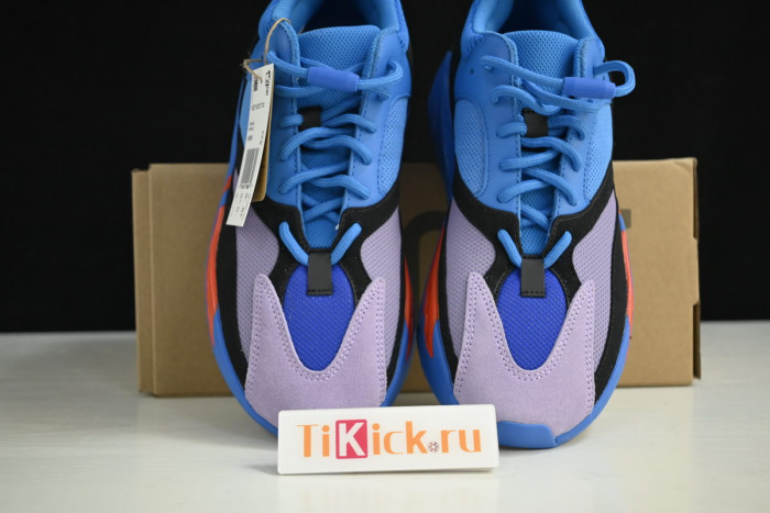 a*d*i*s Y**zy boost 700 hi-res blue hp6674