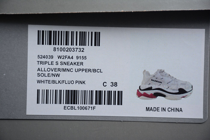 blcg sneaker triple.s allover logo 524039 w2fa4 9155