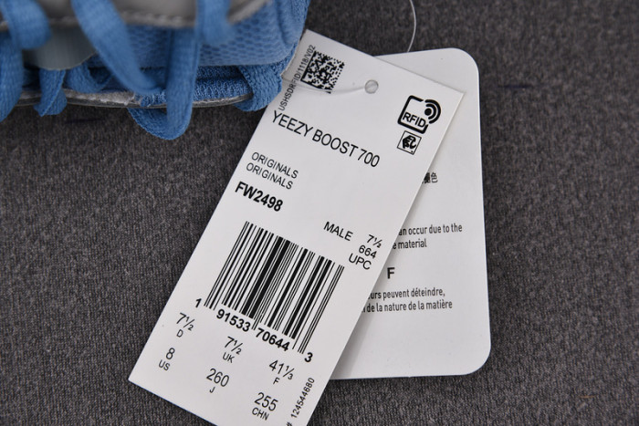 a*d*i*s Y**zy boost 700 carbon blue fw2498