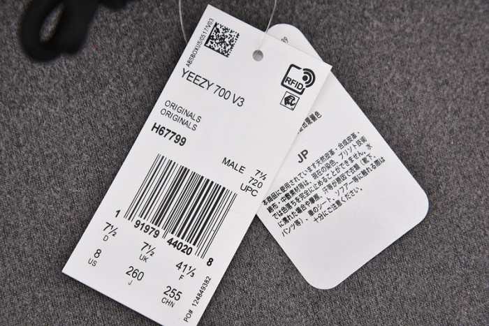 Y**zy 700 v3 glow in the dark h67799