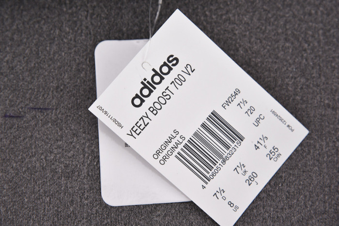 a*d*i*s Y**zy boost 700 v2 inertia fw2549