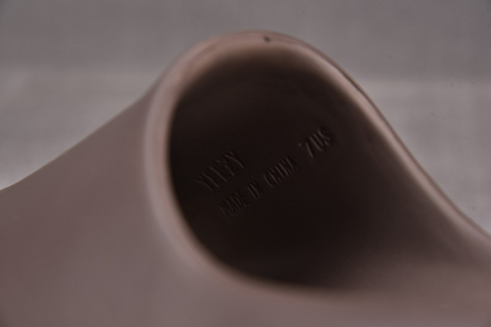 a*d*i*s Y**zy slide soot - g55495/gx6141