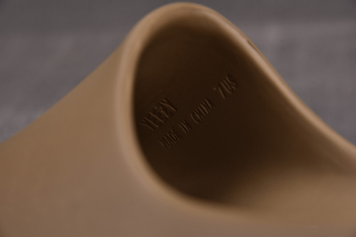 Y**zy slide earth brown fv8425