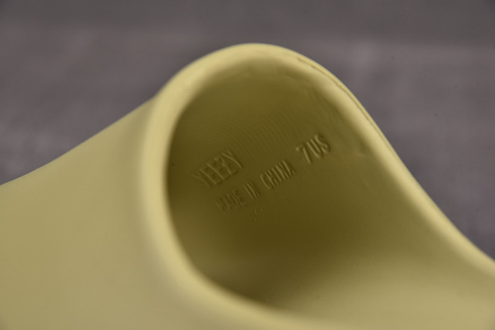 kanye west x a*d*i*s Y**zy slide “resin ”fx0494