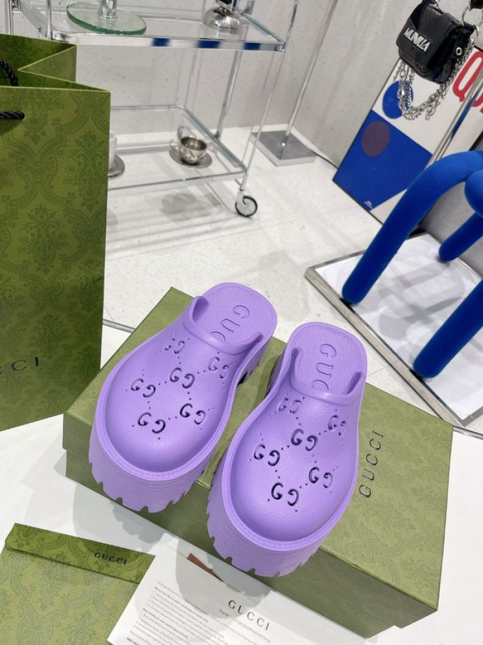 G*u*i slippers