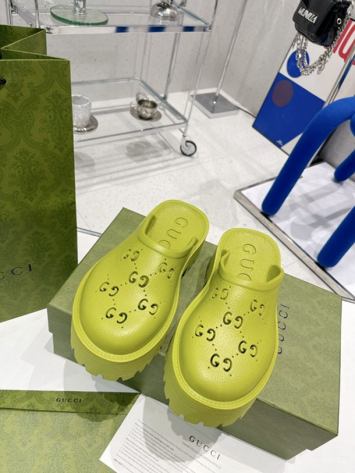 G*u*i slippers