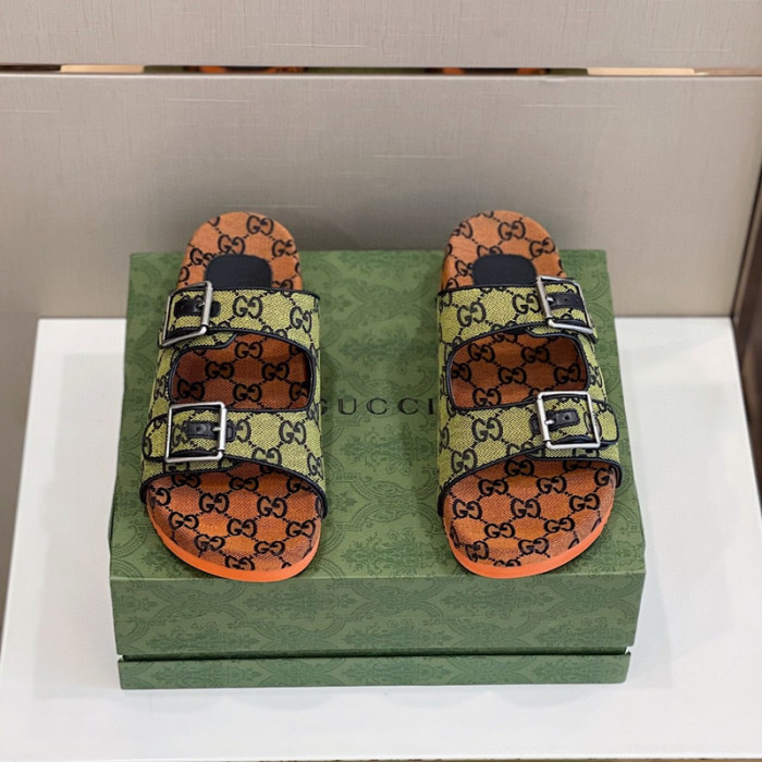 G*u*i slippers