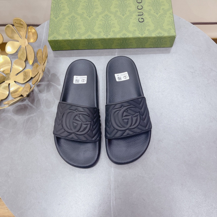 G*u*i slippers