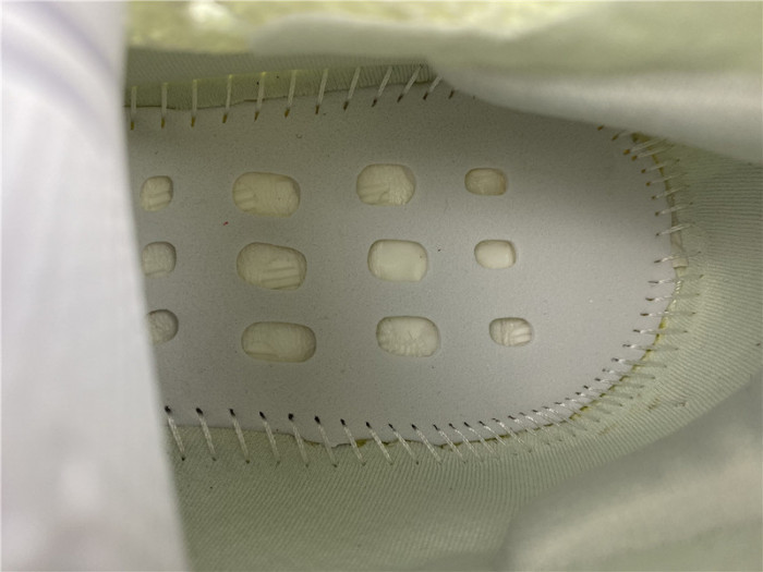 a*d*i*s Y**zy boost 380 calcite glow gz8868