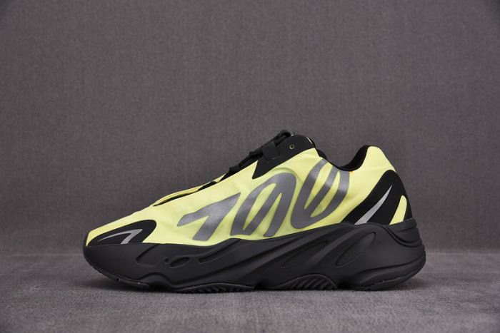 a*d*i*s Y**zy boost 700 mnvn phosphor fy3727