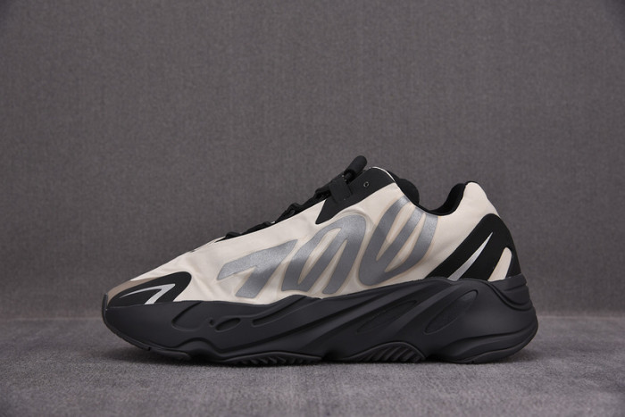a*d*i*s Y**zy boost 700 mnvn bone fy3729