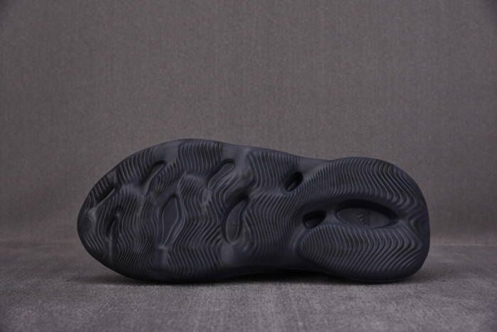 a*d*i*s Y**zy foam rnnr mineral blue gv7903