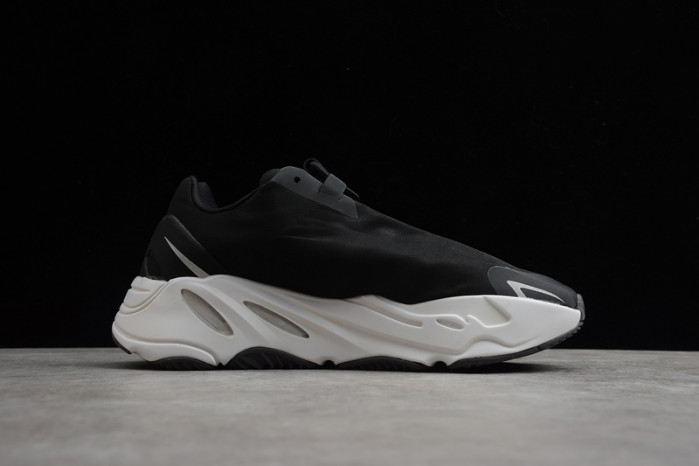 a*d*i*s Y**zy boost 700 mnvn black and white fv4445