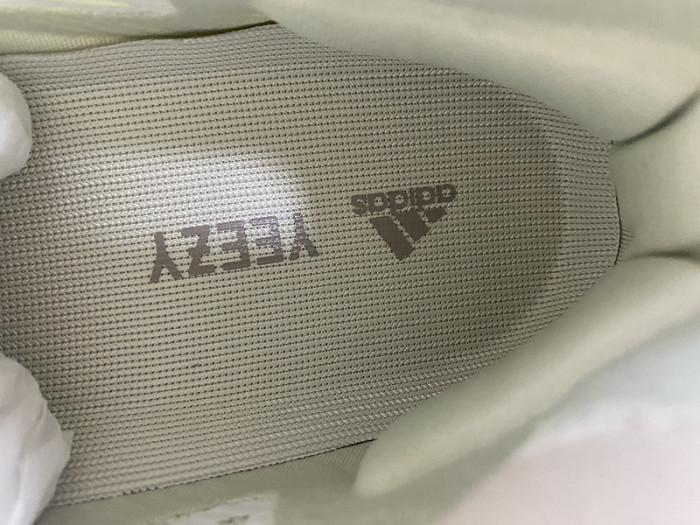 a*d*i*s Y**zy boost 380 alien blue gw0304