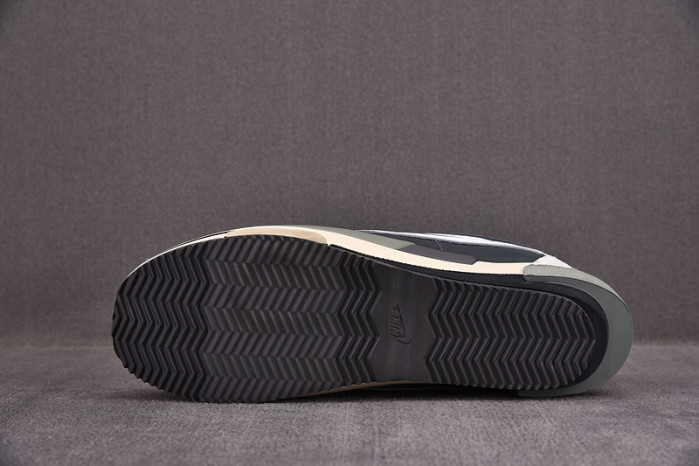 sacai x nike zoom cortez 4.0 dark grey white dq0581-001