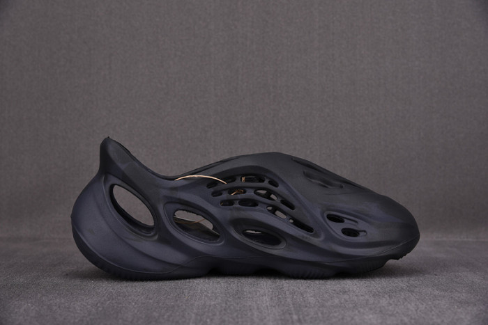 a*d*i*s Y**zy foam rnnr mineral blue gv7903