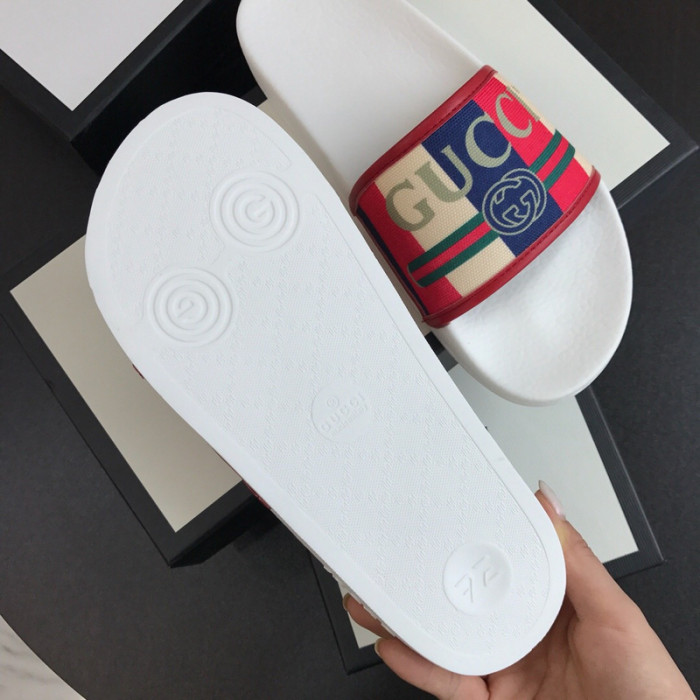 G*u*i slippers