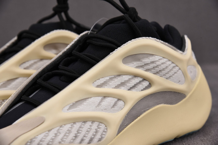 a*d*i*s Y**zy 700 v3 azael glow in the dark fw4980